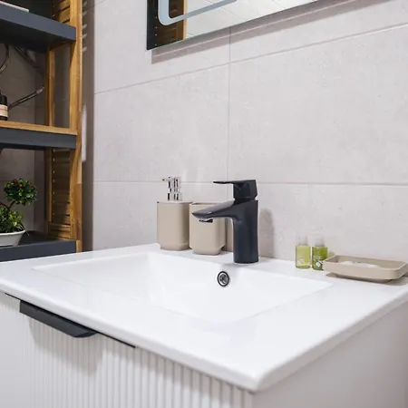 Modern 1-bed Flat In Free Parking