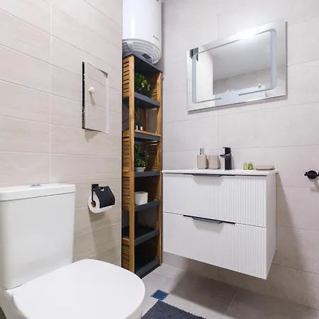 Lägenhet Modern 1-bed Flat In Free Parking