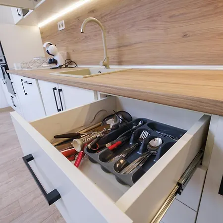 Modern 1-bed Flat In Free Parking Lägenhet *
